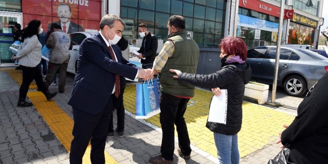 Büyükşehirden Ankaralılara ücretsiz maske dağıtımı