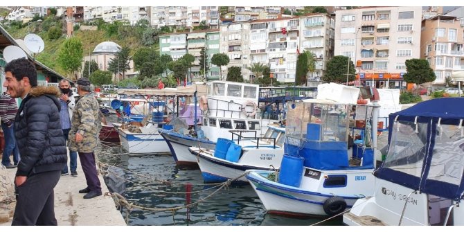 Yasağı denizden deliyorlar...
