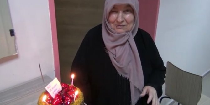 İlk kez doğum gününü 75 yaşında karantina yurdunda kutladı