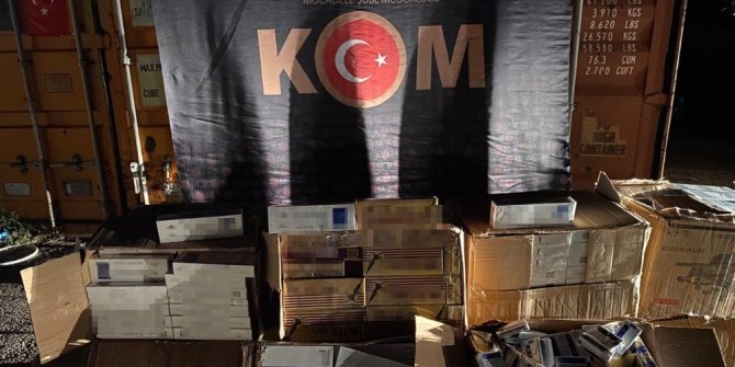 Gişelerde durdurulan tırda 8 bin paket kaçak sigara ele geçirildi