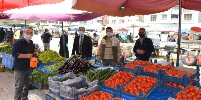 Havza Belediyesi pazar yerlerinde maske dağıtımına devam etti