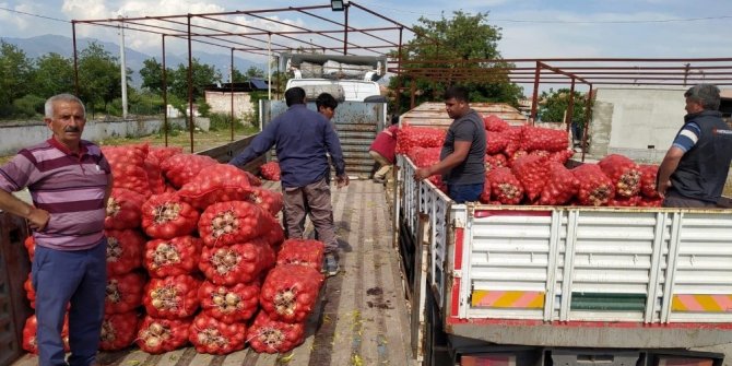 Kuşadası Belediyesi’nden çiftçiye yardım eli