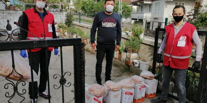 Kızılay’dan 500 aileye gıda kolisi yardımı