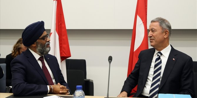 Bakan Akar, Kanadalı mevkidaşı ile görüştü