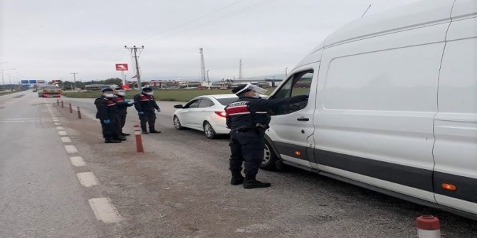Jandarma uygulamada 5 aranan kişiyi yakaladı
