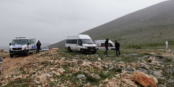 Mantar toplarken kayalıklardan düştü
