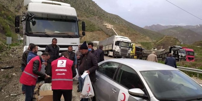 Yolda kalanların imdadına Kızılay yetişti