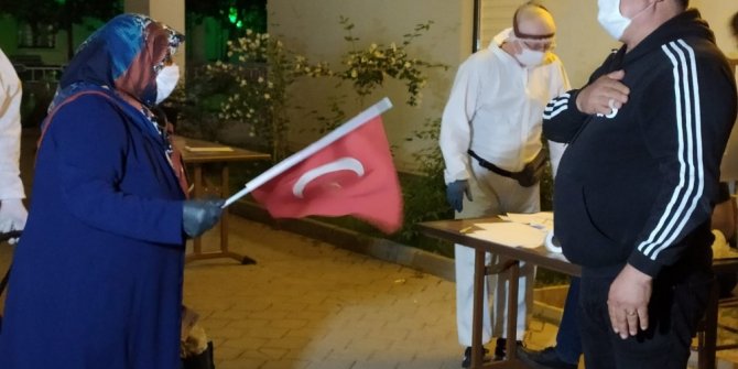 Hollanda’dan getirilen 349 Türk vatandaşı evlerine gönderilmeye başlandı