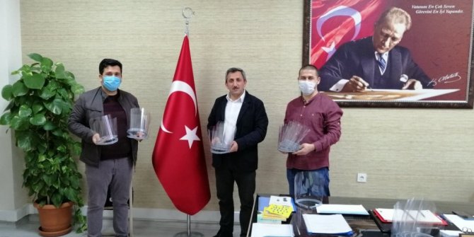 Çorlu’da vefa destek grubunun siperlik maskeleri öğretmenlerden
