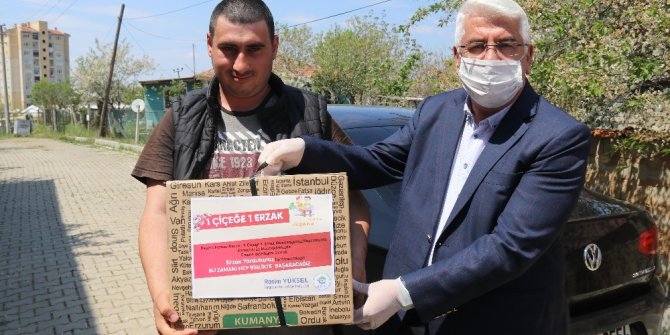 Ergene’de tebrik çiçekleri erzak olup ailelere gidiyor