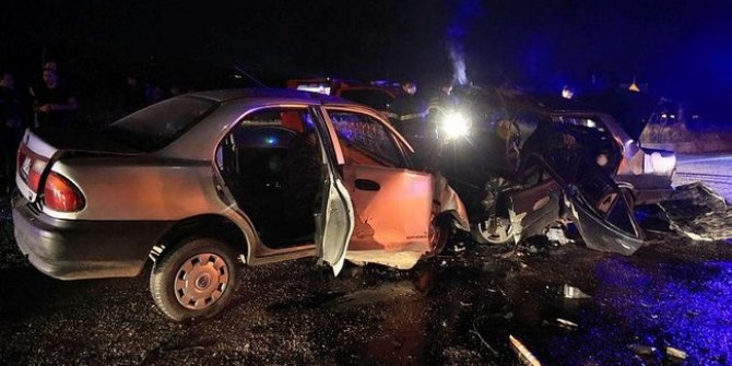 Muğla'da iki otomobil çarpıştı: 2 ölü, 1 yaralı