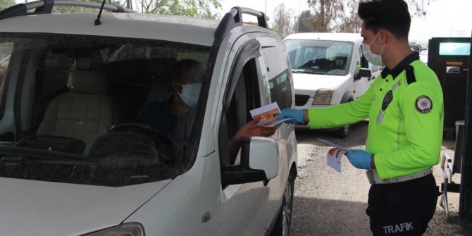 Silopi’de trafik polisleri şoförleri bilgilendirdi