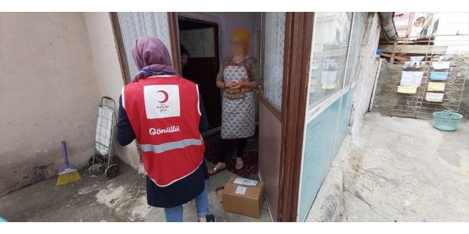 Sivas'ta Vefa Sosyal Destek Grupları ramazanda ihtiyaç sahiplerinin yüzünü güldürüyor
