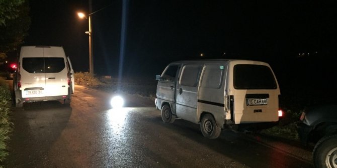 Odun hırsızları aracı bırakıp kaçtı