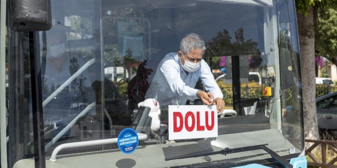 Mersin’de belediyesi otobüslerinde sosyal mesafe kurallarına uyuluyor