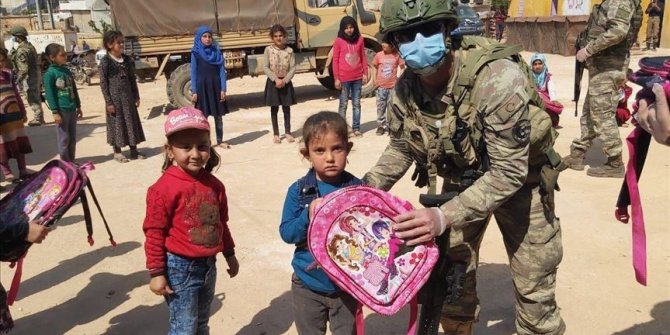 Turkish army distributes aid to 372 children in N Syria