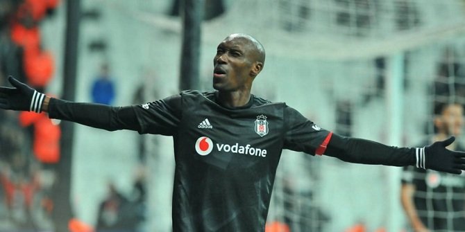 Atiba 1 yıl daha Beşiktaş'ta