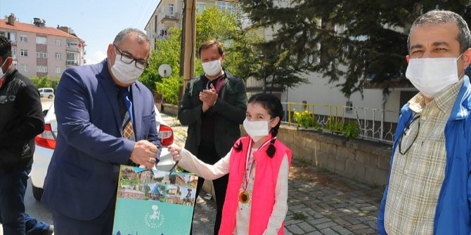 Satranç turnuvasında dereceye giren öğrencilere ödülleri verildi