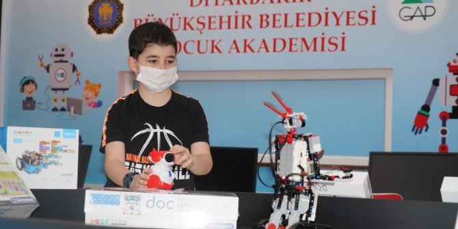 Diyarbakır Büyükşehir Belediyesi robotik kodlama atölyeleri eğitime hazır