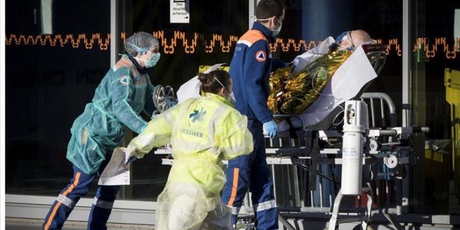 COVID-19: France reports 134 fatalities at week's end