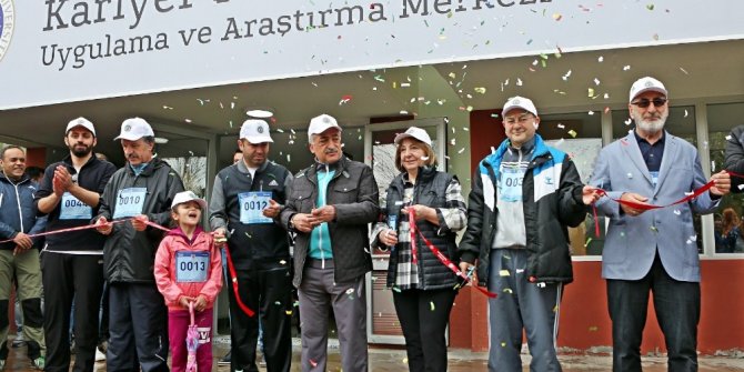 Atatürk Üniversitesi mezunlarıyla iletişimini güçlendiriyor