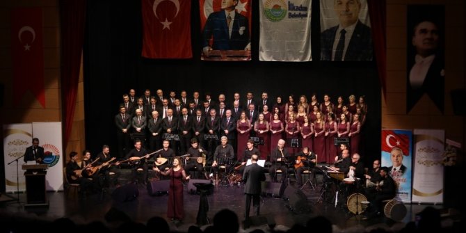 İlkadım korosu evlerden "Sarı saçlım, mavi gözlüm" eserini seslendirdi