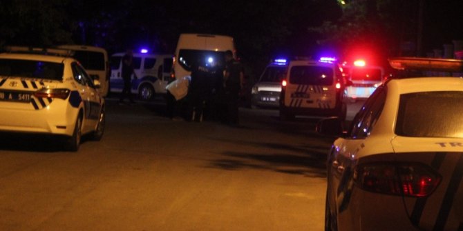 "Dur" ihtarına uymayan araçta bir kişi silahla vurulmuş halde bulundu