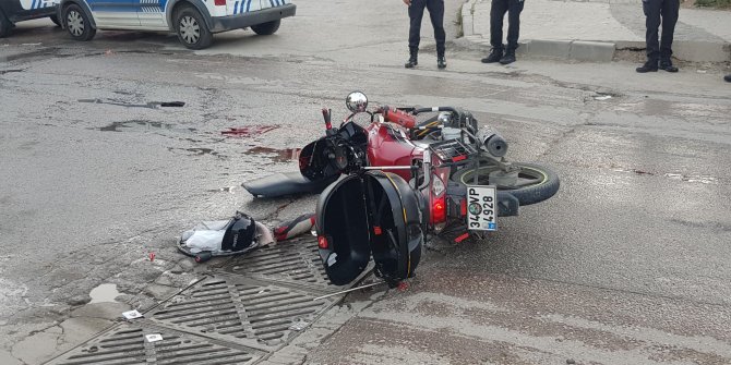 Motosikletliye çarpıp, ağır yaralayan aracın sürücüsü kaçtı