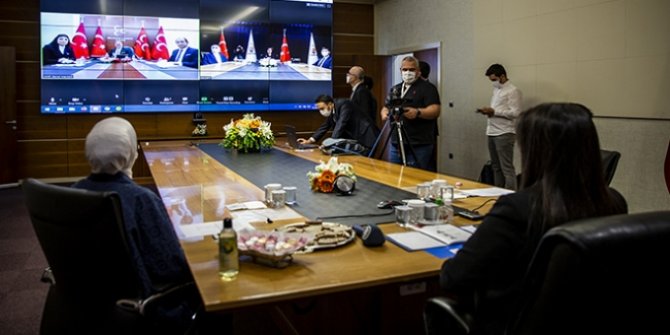 AK Parti, CHP ve MHP ile video konferans aracılığıyla bayramlaştı