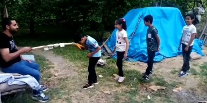 Korona bayramda el öpmeye engel olamadı