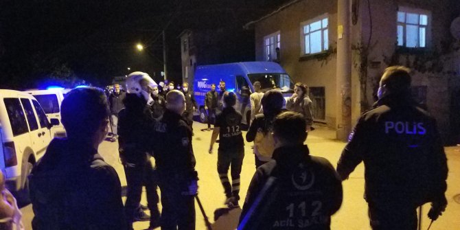 Hamile kadını tekmeleyen alkollü muhtar, kendisini linçten kurtaran polise de saldırdı