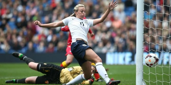 İngiltere'de kadın futbol ligleri iptal edildi