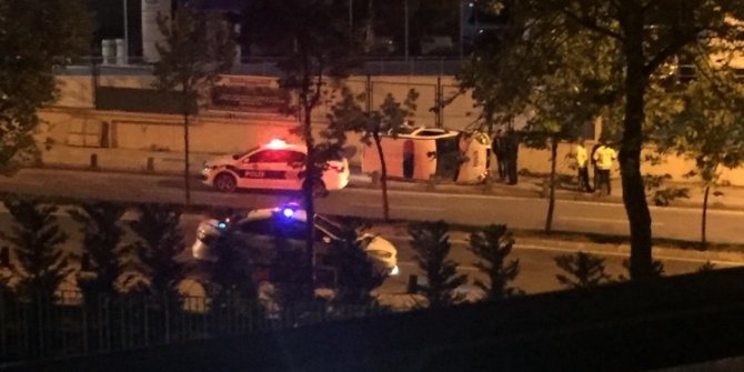 Korkutan kaza! Polis aracı yan yattı