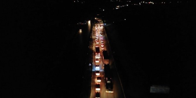 Bayram dönüşü başladı, kilometrelerce araç kuyruğu oluştu