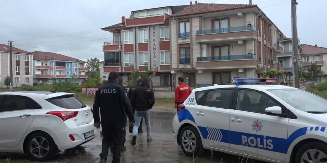 Ehliyetine el konulunca tüfekle kendini eve kapattı