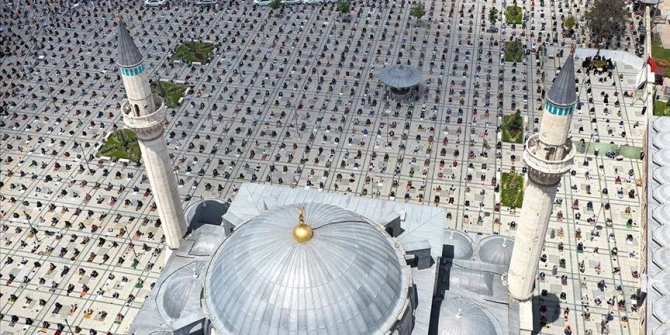 Cuma namazı salgın sonrası ilk kez kılındı