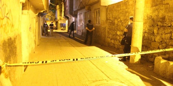 Evi silahlarla bastılar: 1 ölü