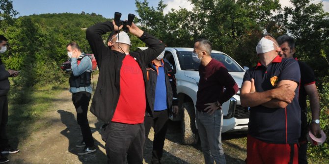 75 metrelik baz istasyonuna çıktı, Türk bayrağı asarak yastık koyup yattı