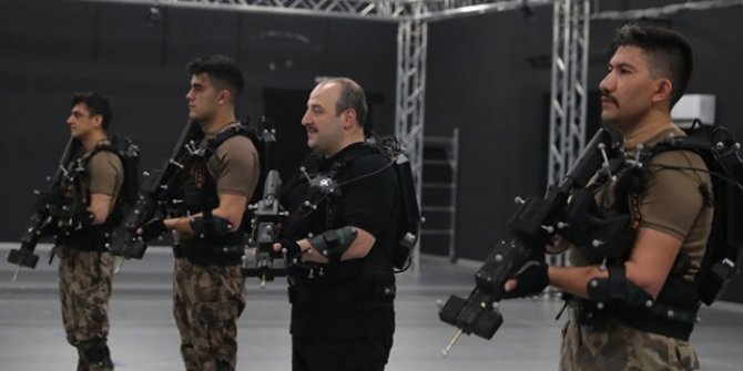 Bakan Varank 'hücre evi simülasyonlu' sanal operasyona katıldı