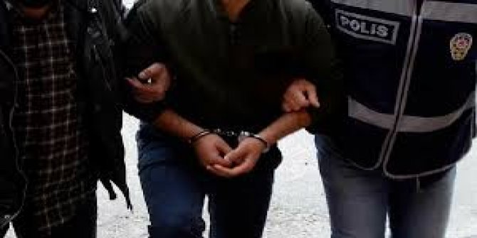 Sahte polis kimliği ve silah tehdidiyle yağma