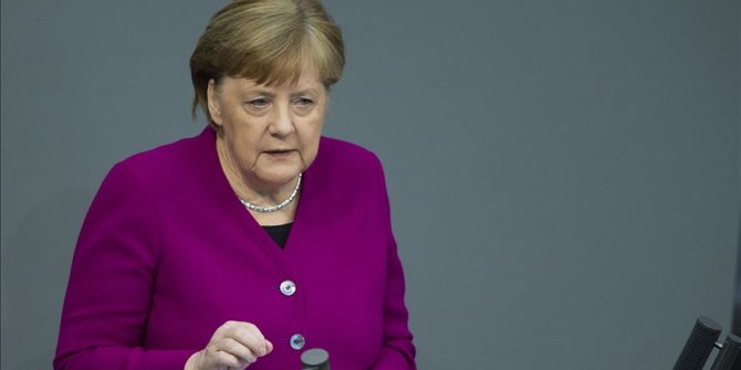 Merkel: El racismo es un problema no sólo en EEUU, también en Alemania