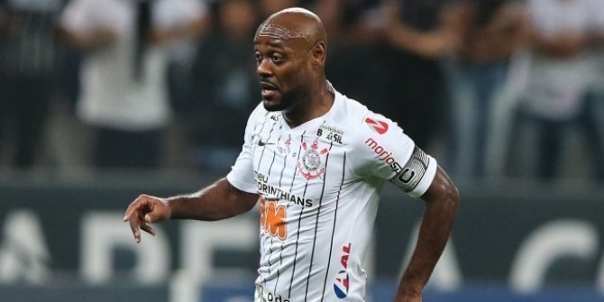 Vagner Love ile yollar ayrıldı