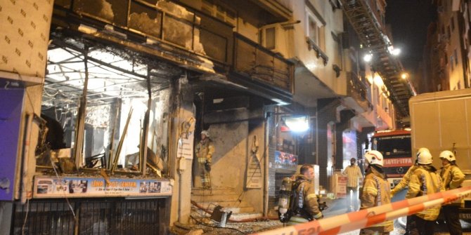 4 katlı binayı saran yangında 2 kişi mahsur kaldı