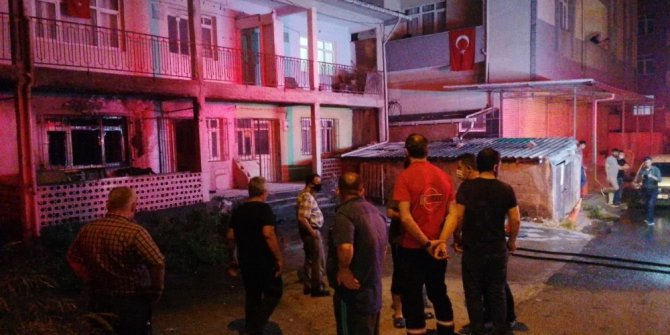 Alevlere teslim olan ev kullanılmaz hale geldi