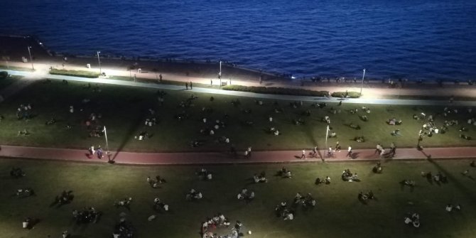 İzmirliler Kordon'a akın etti, kalabalık korkuttu