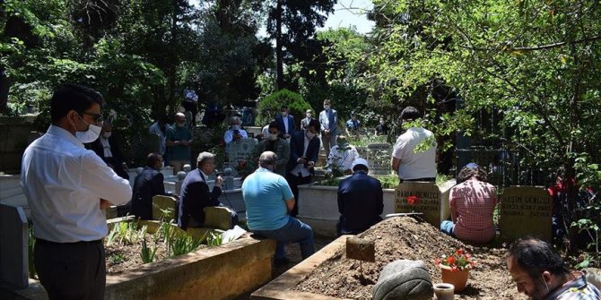 Şair Cahit Zarifoğlu kabri başında anıldı