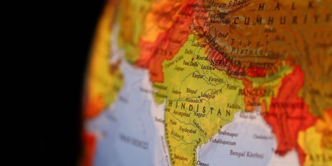 Hindistan'da vinç devrilmesi sonucu 11 kişi öldü