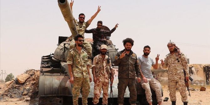 Anadolu Agency accompanies Libyan army on Sirte front