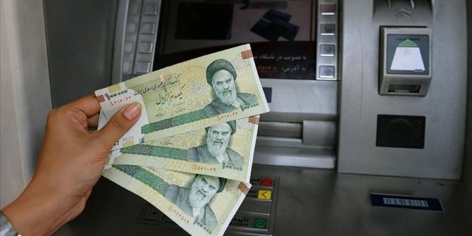 İran'da dolar ilk kez 19 bin tümeni aşarak tarihi rekorunu kırdı