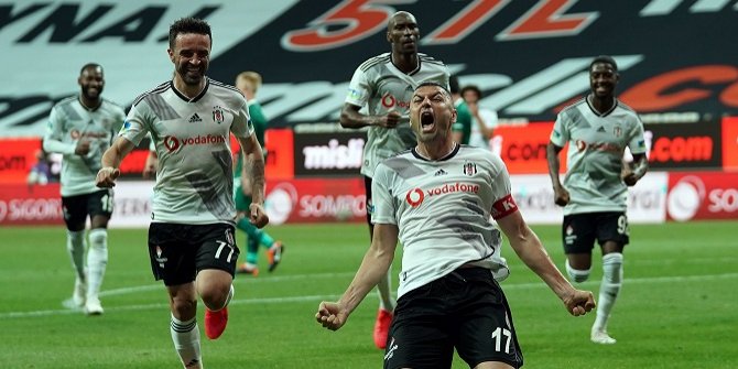 Burak Yılmaz, Beşiktaş'taki en golcü dönemini yaşıyor